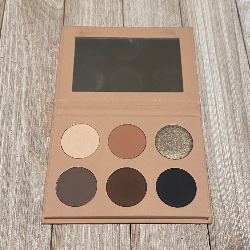 KKW BEAUTY Smokey Volume 1